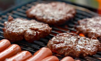 This Smokeless Barbecue Will Let You Grill Up Juicy Hamburgers & Tender Steaks Year-Round & It’s Portable!