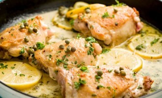 This Lemon Garlic Skillet Chicken Recipe Will Be The New Go To Weeknight Dinner Idea