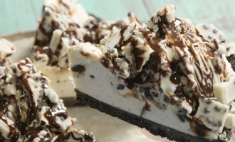 Get Ready To Explore Oreo’s On A Whole New Level: This Chocolate Ice Cream Cake Is To Die For!