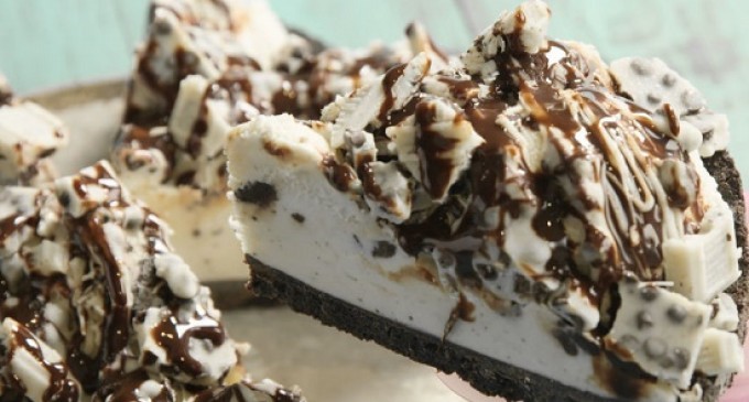 Get Ready To Explore Oreo’s On A Whole New Level: This Chocolate Ice Cream Cake Is To Die For!