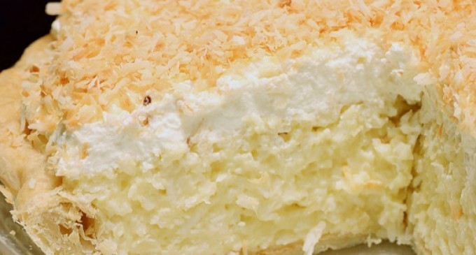 The Old-Fashioned, Authentic Recipe For Coconut Cream Pie Everybody Has Been Looking For