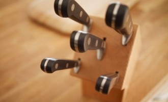 When Was The Last Time You Cleaned The Slots In Your Knife Block? Here Is The Easiest Way To Do It!