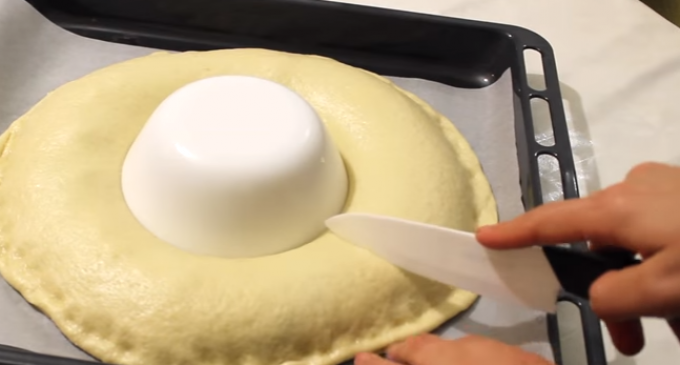 She Put A Small Plastic Bowl In The Center Of Some Dough & Cut Around It. The Results? Genius!