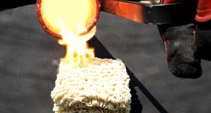 He Poured Molten Copper On Some Dry Instant Ramen Noodles To See What Would Happen & Was Left Speechless