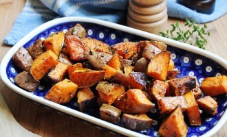 The Only Way Sweet Potatoes Should Ever Be Cooked Is With This Secret Blend Of Herbs & Spices