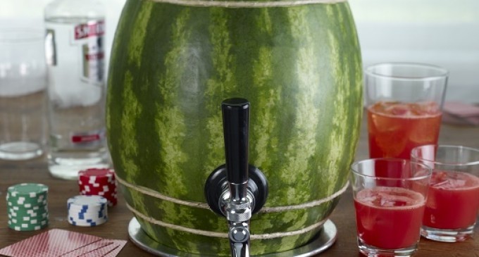 The Correct Way How To Make A Watermelon Keg – Because This Is How Drinks Should Be Served!