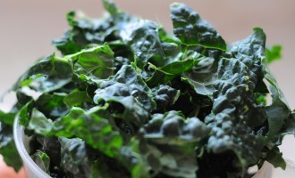 The Fastest Most Effective Way To De-Stem Kale Without Using A Knife
