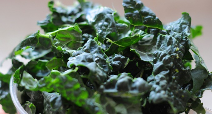 The Fastest Most Effective Way To De-Stem Kale Without Using A Knife