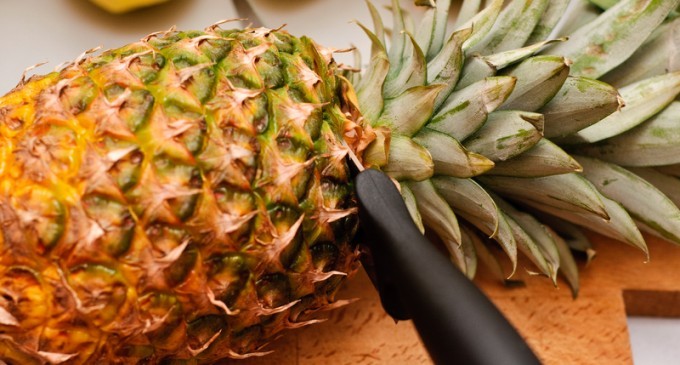 How To Cut Pineapple Without Making A Gigantic Mess Or Wasting The Best Part: You Need To See THIS