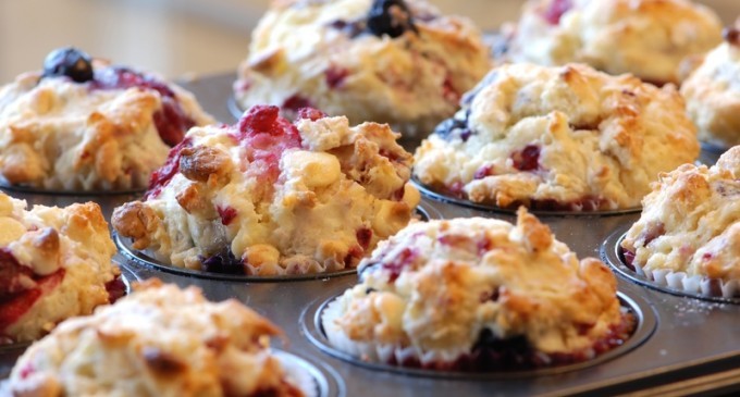 These Mixed Berry With White Chocolate Chips Are Perfect For Those Stressful Grab & Go Mornings