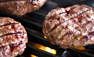 We Added This Unexpected Secret Ingredient To Our Hamburgers & Couldn’t Believe How Good They Tasted