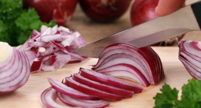 We Just Found Out The Secret To Chopping Onions Without Bursting Into Tears That Works Every Single Time!