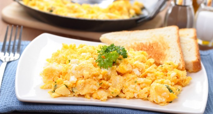 These Scrambled Eggs Have A Secret Ingredient Mixed In That We Would Have Never Thought Of!!!