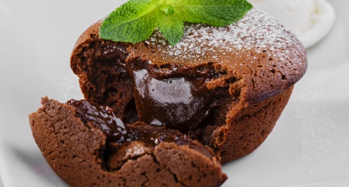 How To Fill Cupcakes With A Decadent, Rich Custard In The Middle Without Making A Huge, Sloppy Mess