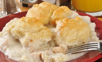 When It Comes To Good Old-Fashioned Comfort Food This One Pot Chicken & Biscuit Casserole Never Dissapoints