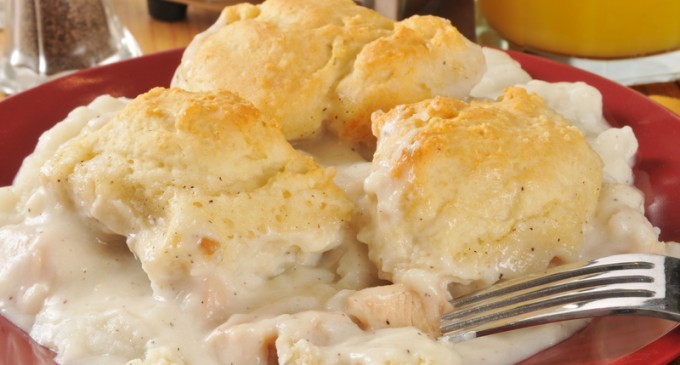 When It Comes To Good Old-Fashioned Comfort Food This One Pot Chicken & Biscuit Casserole Never Dissapoints