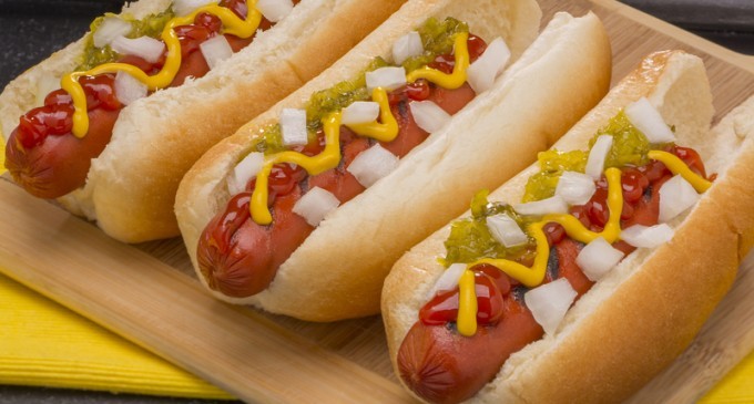 We Just Discovered A Hot Dog That’s Not Disgusting & Actually Healthy: You Won’t Believe What It’s Made From!