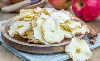 These Crispy Cinnamon Apple Chips Make The Perfect Back-To-School Snack & Are Easy To Make!