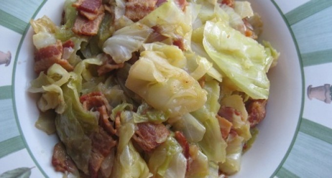 This 5-Ingredient Southern Bacon Fried Cabbage Recipe Is Absolutely Incredible!