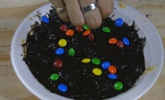 This Chocolate Cake May Look Amateur But It Was Actually Made In Prison & Tasted Better Than The Boxed Version!
