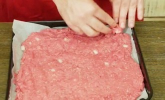 At First We Were Confused Why They Packed Meat On A Cooking Sheet But The Reason Was Pure Genius