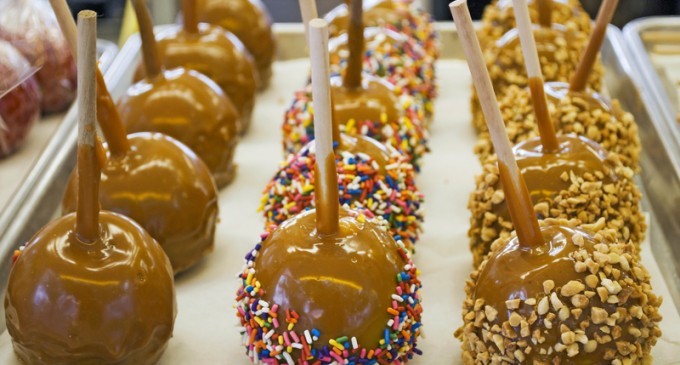 Caramel Apples Are A Pain To Make But We Just Found Out How To Avoid The Sticky Mess