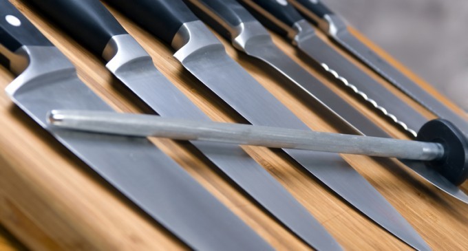 Looking To Upgrade & Replace Some Of Those Old Kitchen Knives? Make Sure To Know These 6 Facts First
