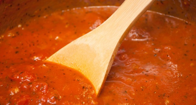 This Flavorful Tomato Sauce Can Be Made In Just Ten Minutes & It Uses A Truly Surprising Ingredient!