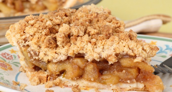 This Old Fashioned Apple Pie Only Has Six Ingredients & Our Favorite Thing To Make When The Fall Season Hits