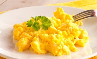 Want To Make Eggs For Dinner But Don’t Have A Skillet? It Might Sound Weird But We Have A Solution That Works