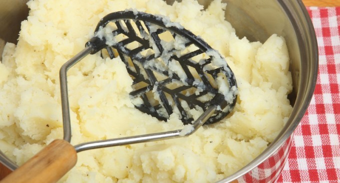 Out Of All The Delicious Ways To Make Garlic Mashed Potatoes We Would Have Never Thought To Add This