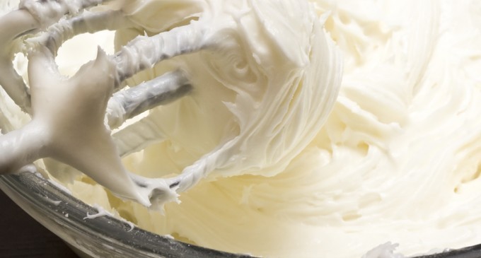 Only 4 Ingredients Are Needed To Make This Creamy, Rich Butter Cream Frosting & We Bet They Are In The Fridge!