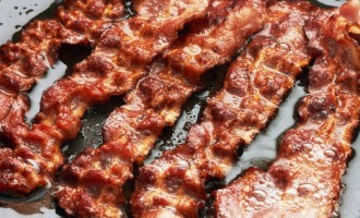 Afraid Of Being Splattered With Hot Bacon Grease? We Have A Solution That Makes Things Safer & Easier