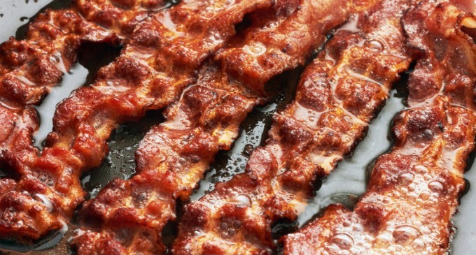 Afraid Of Being Splattered With Hot Bacon Grease? We Have A Solution That Makes Things Safer & Easier