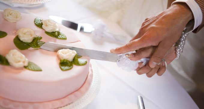 The Do’s & Do Not’s Of Freezing Wedding Cake: Don’t Be Left With a Rock-Hard, Moldy Disaster