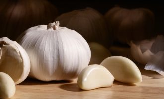 We Couldn’t Believe This But… There Is An Actual Guideline On How To Cook & Prepare Garlic: We’re Shocked!