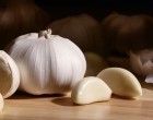 Sick Of Peeling Garlic & Smelling Like It? This Easy Hack Only Takes 20 Seconds & Works Every Single Time