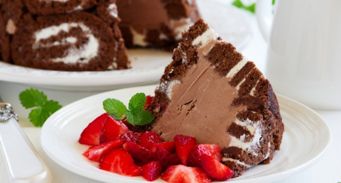 How To Make A Really Simple, No Fuss Chocolate & Vanilla Ice Cream Cake