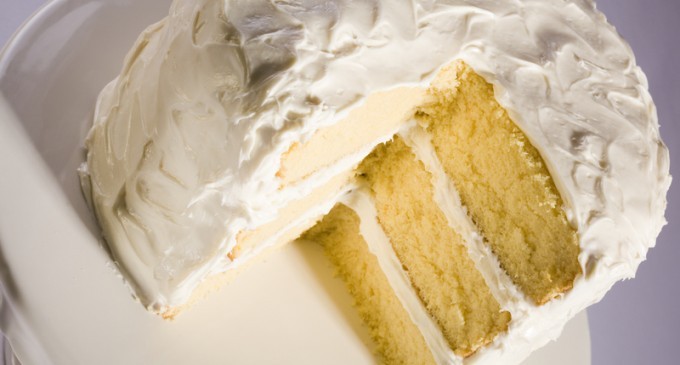 They May Taste Similar But Yellow, White & Vanilla Cake Are Very Different & We Have The Reason Why