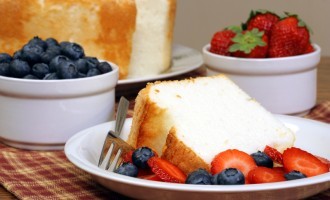 This Fluffy, Light Dessert Goes Good With Anything & It Doesn’t Make Us Feel Guilty The Next Day