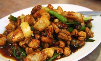 Better Than Take Out: This Stir Fried Cashew Chicken Dish Only Needs 20 Minutes To Cook