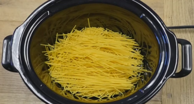 They Broke Up Some Noodles In A Slow Cooker & In 6 Easy Steps Had A Meal The Whole Family Devoured