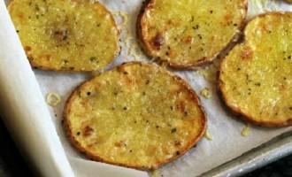 The Way They Made These Crispy Parmesan Potatoes Was Absolutely Genius & The Results Were Delicious