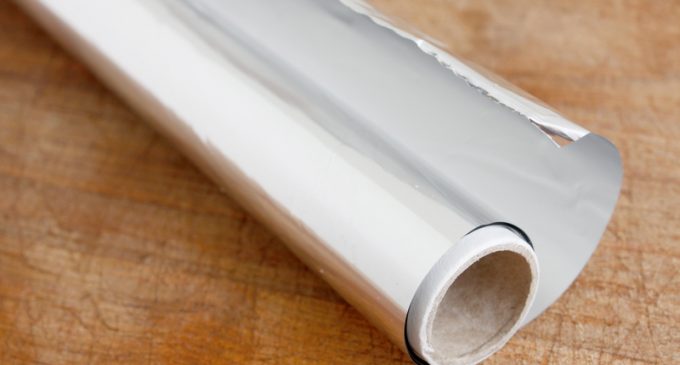 The Ultimate Guide For Any Cooking Scenario: Parchment Paper Vs. Aluminum Foil