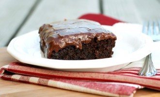 Make A Hostess Inspired Sheet Cake Complete With The Chocolate Ganache & Creamy Filling
