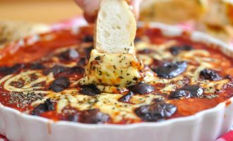 Dangerously Addicting: One Scoop Of This Chicken Dip & That’s All It Takes For A Delicious Obsession