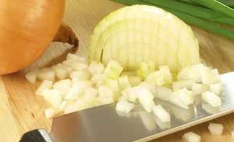 Find Out How To Cut Up Onions Without Tearing Up Or Using A Ridiculously Expensive Kitchen Gadget
