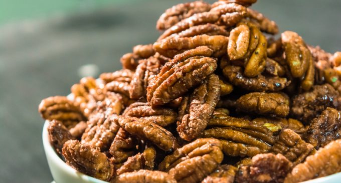 These Sugar Coated Pecans Are The Perfect Sweet Snack & Only Need 6 Simple Ingredients!