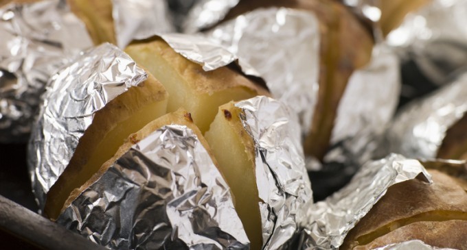 The Reason Why Everyone Should Stop Using Aluminum Foil While Cooking Is Actually A Really Good One