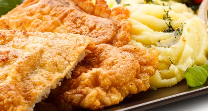 Lightly Crusted & Baked To A Crispy Perfection – These Pork Chops Are Our New Favorite